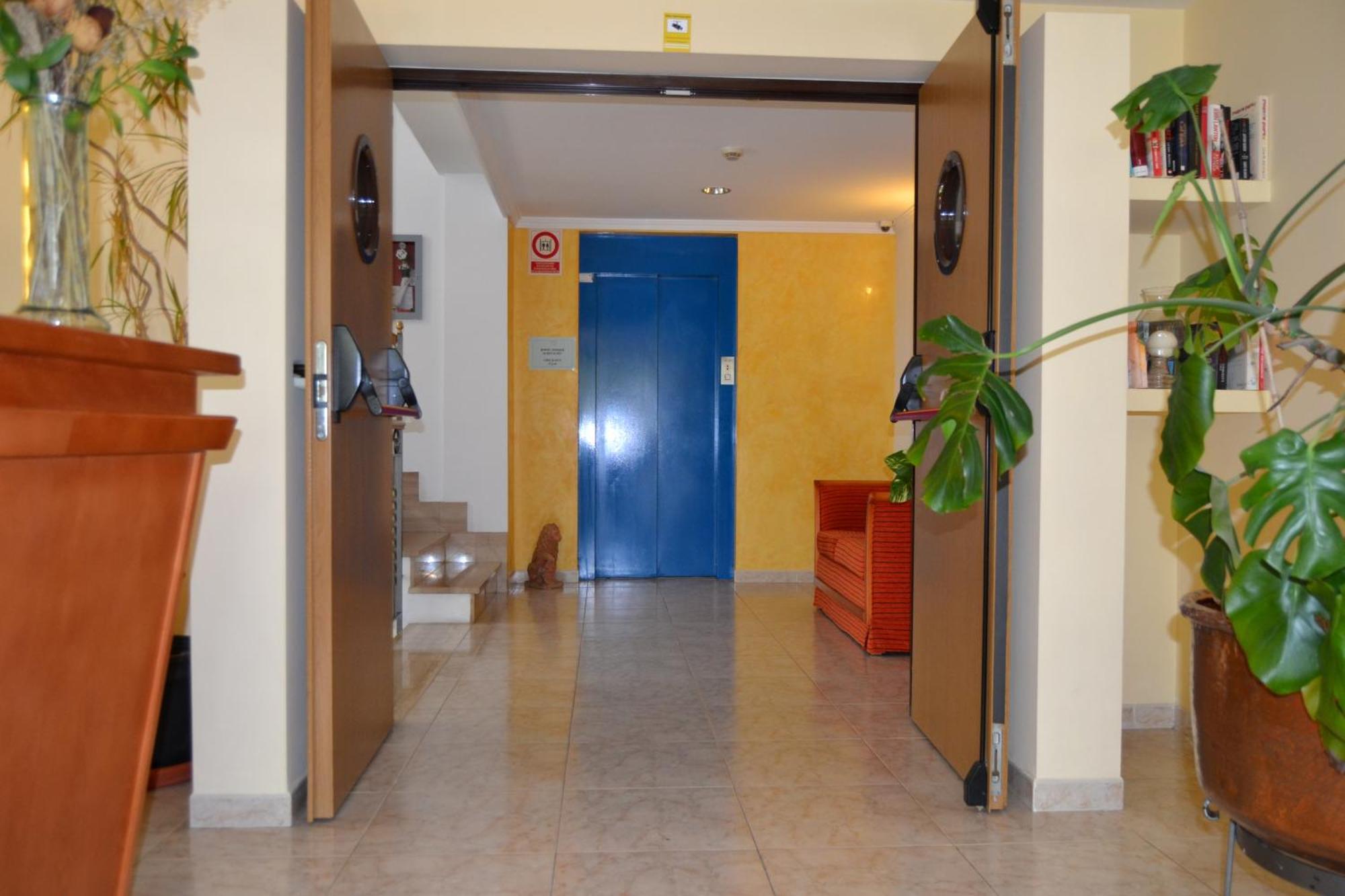 Hostal Leo D'Or กาลาดอร์ ภายนอก รูปภาพ